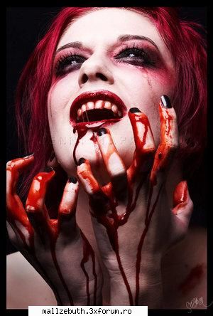 ma vreau sa stiu e doar o stare sau e adevaratul vampir din mine uite in clipa asta inebunesc simt