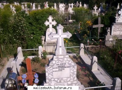 Anti Manele - e o cruce tare la noi in cimitir .... scrie - Muzica